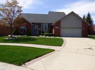 34477 Ridgemont Ct, Fraser, MI 48026