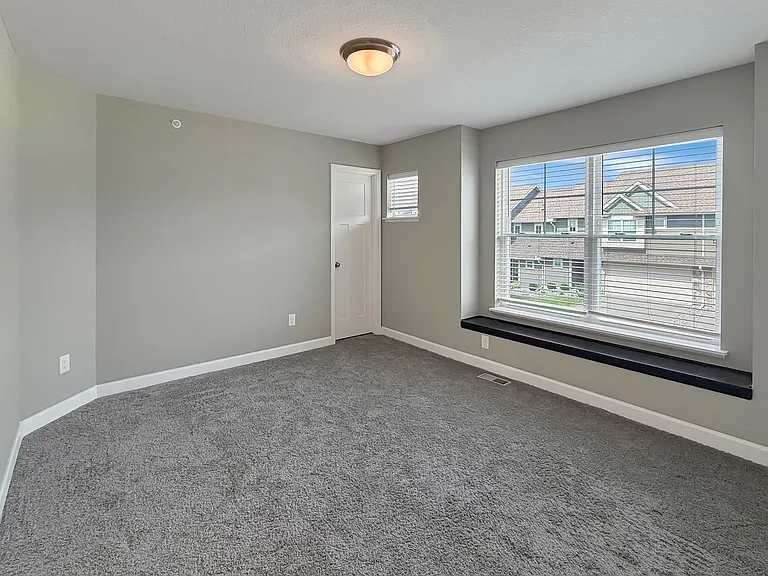 9484 Bridle Way — Photo 11