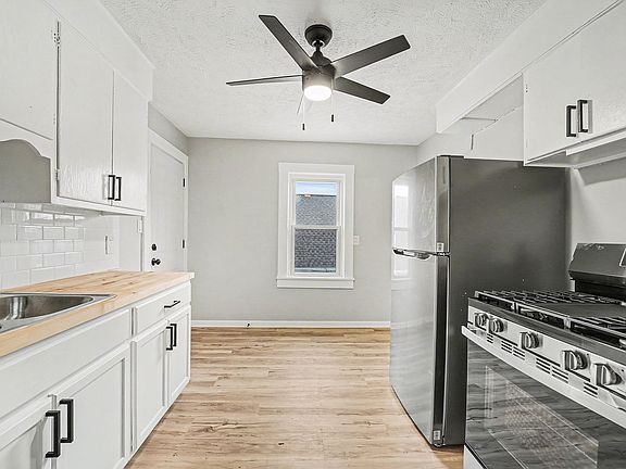 5th image of 13620 Carrington Ave #U