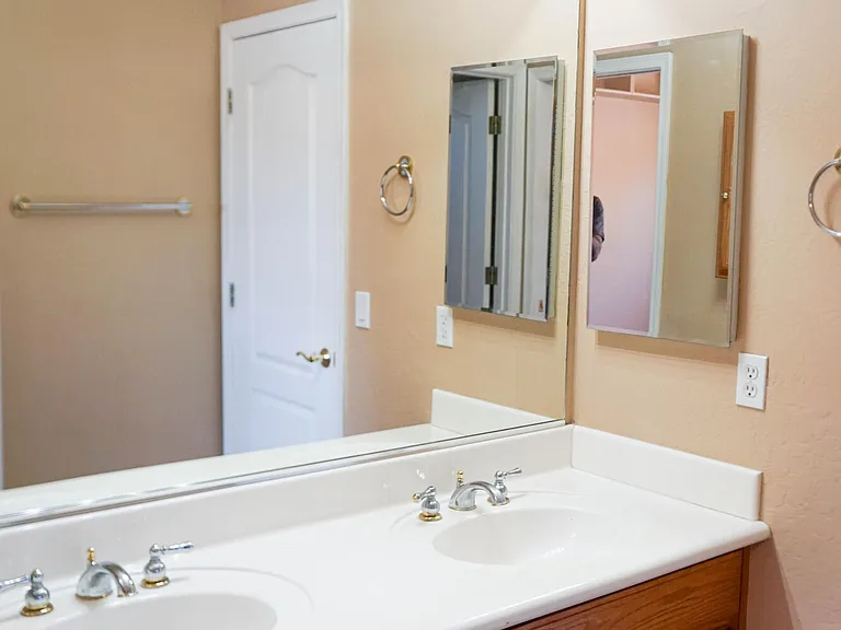 541 N Danielson Way — Photo 43