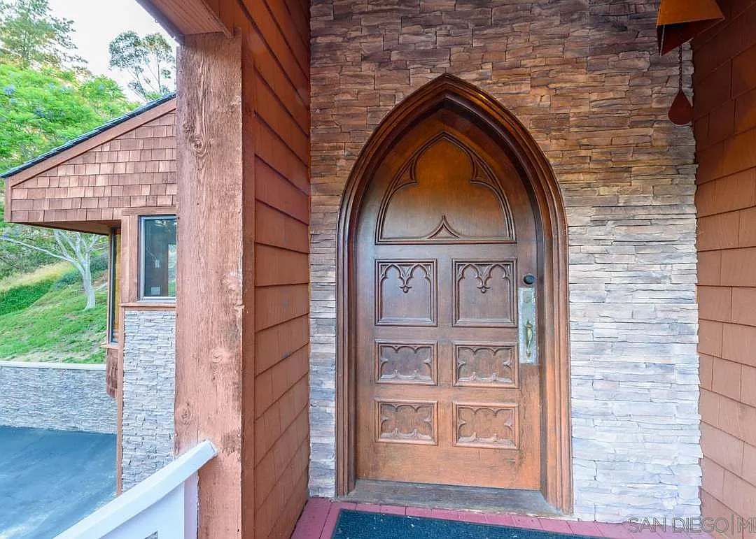 6 bed, 3756 sqft, $9,500 — Photo 4