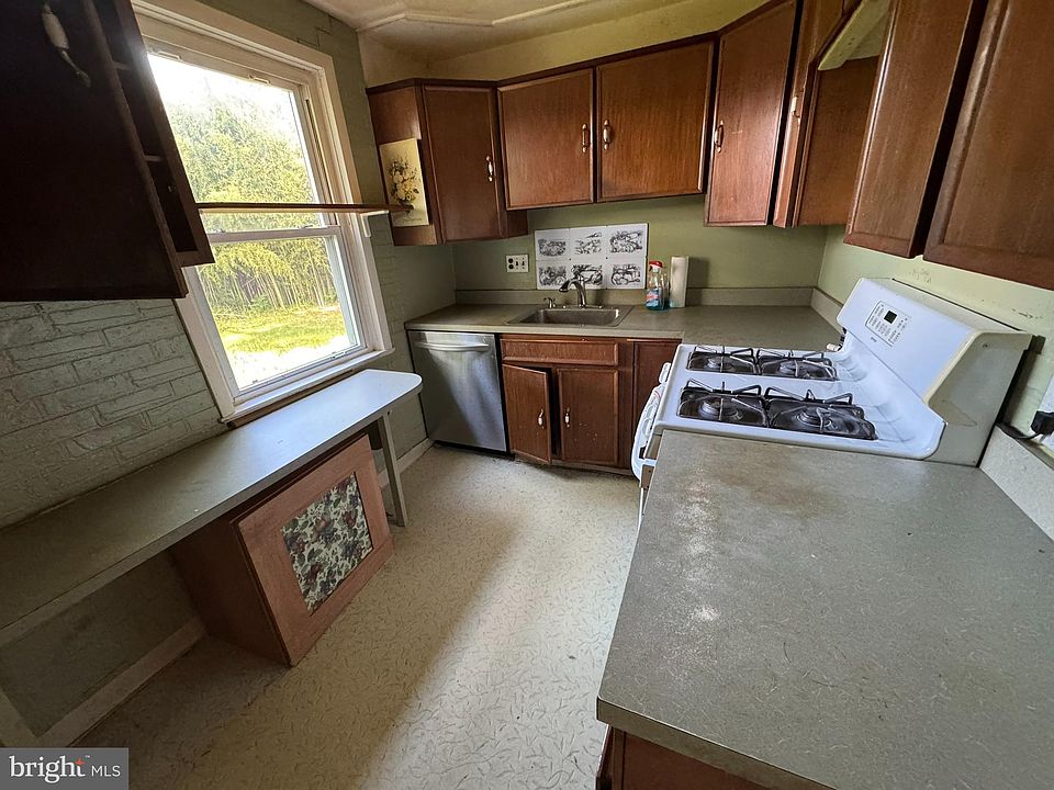2nd image of 5008 Tuckerman St