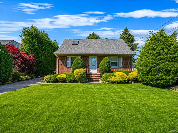 572 Benito Street, East Meadow, NY 11554