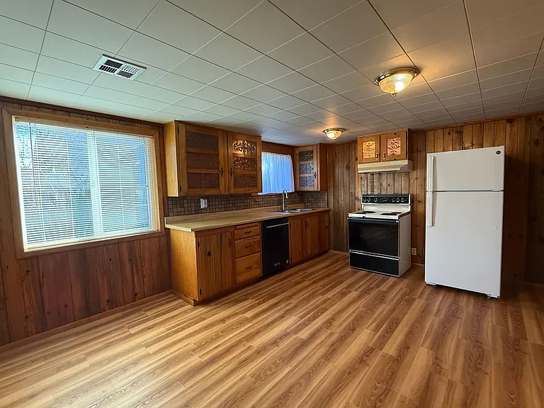 282 Sheridan St — Photo 4