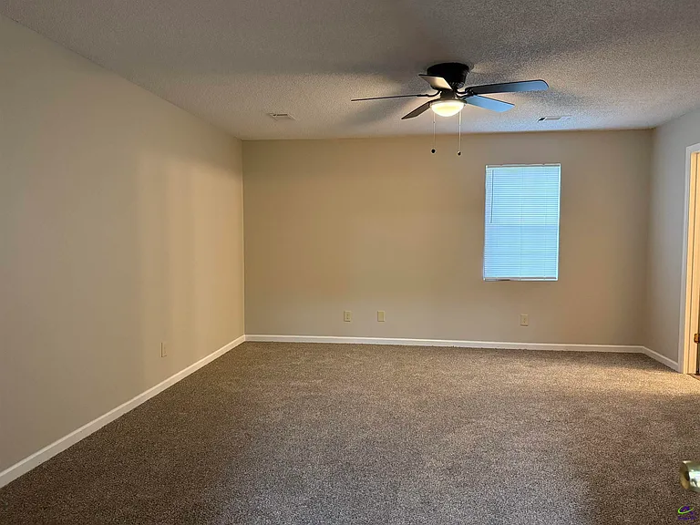 118 S Springs Dr — Photo 15