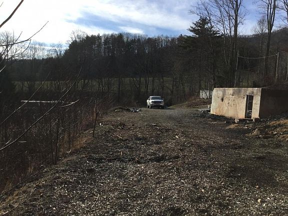 4th image of 814 Clarence Stout Ln