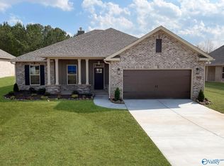 102 Kambry Grove Dr, Huntsville, AL 35811