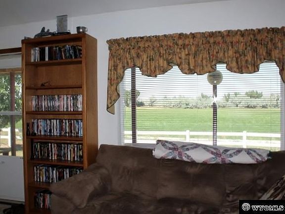4th image of 695 E Sunnyside Ln