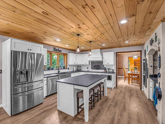 3rd image of 1131 Lindsey Dr