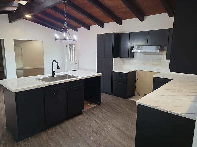 1002 W Bear Creek Rd — Photo 5