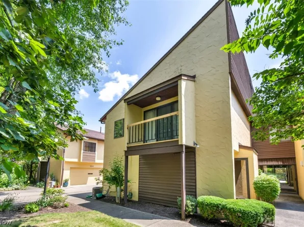 1052 Hampton Ridge Dr, Akron, OH 44313