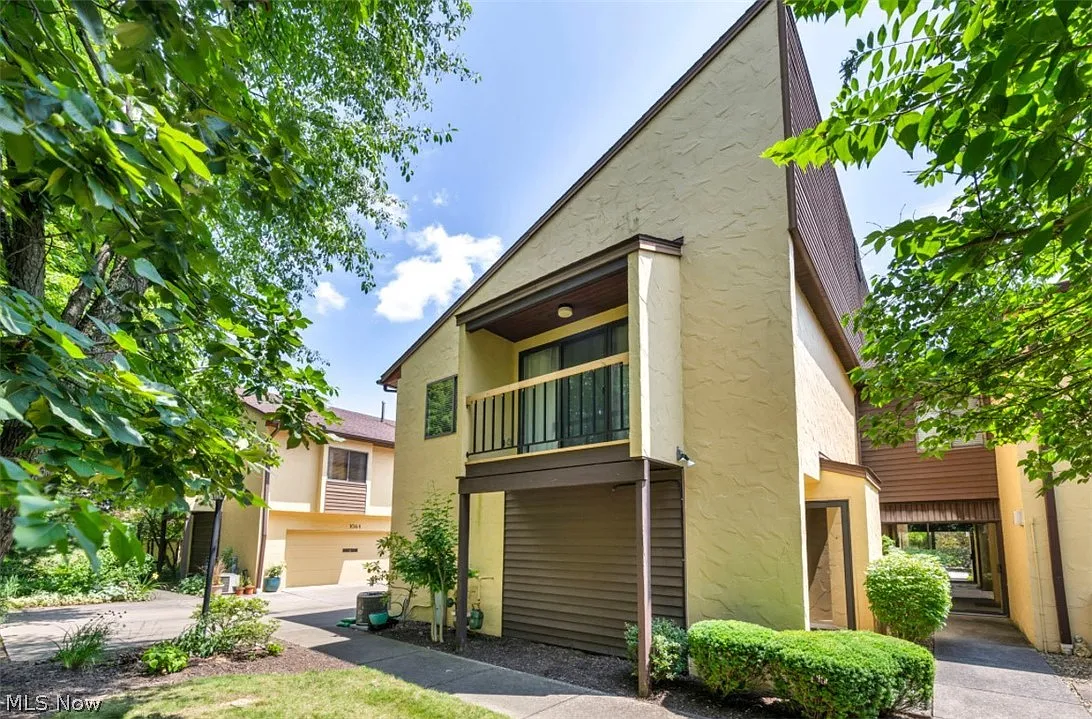 1052 Hampton Ridge Dr photo 1