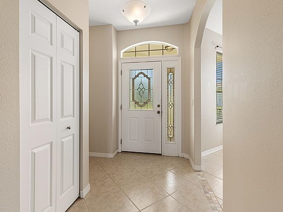 4th image of 11 Royale Ln