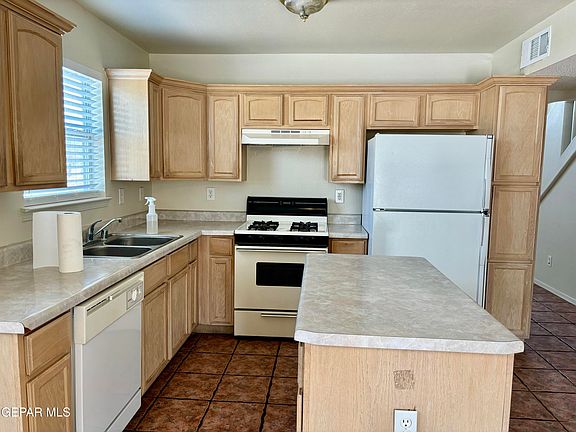 3rd image of 2299 Tierra Blanda Dr