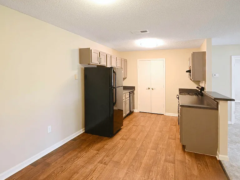 The Waverly Apartments — Photo 34
