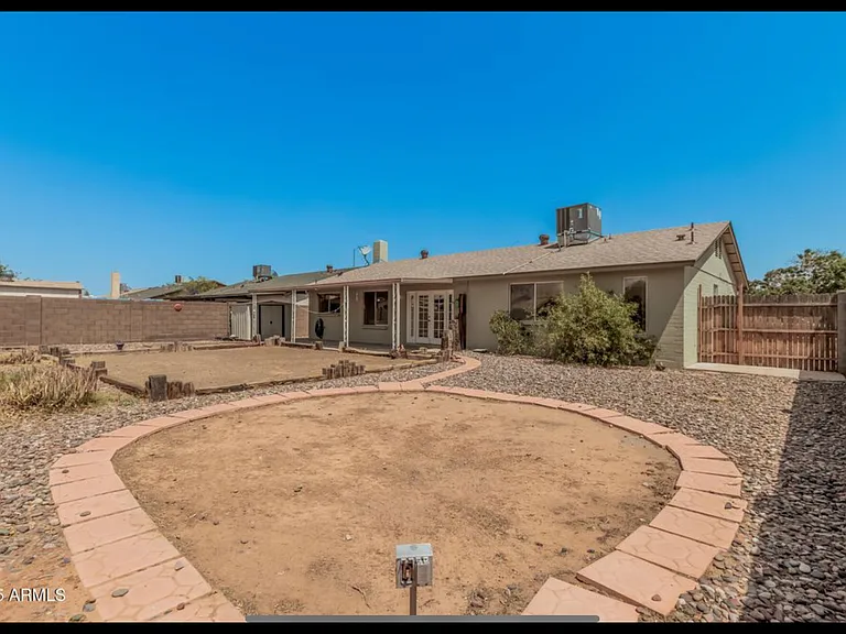 2447 E Holmes Ave — Photo 5