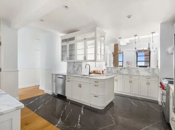 3 Hanover Square image 4 of 19