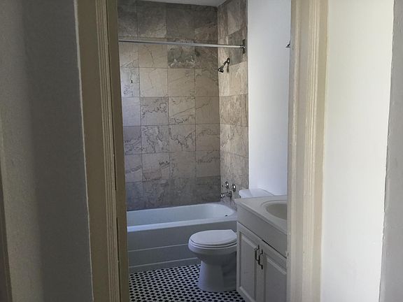 4th image of 171 Norwood Ave APT 1