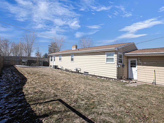 4th image of 413 Madison St