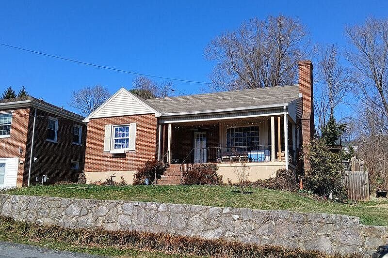 1st image of 1301 Gates St
