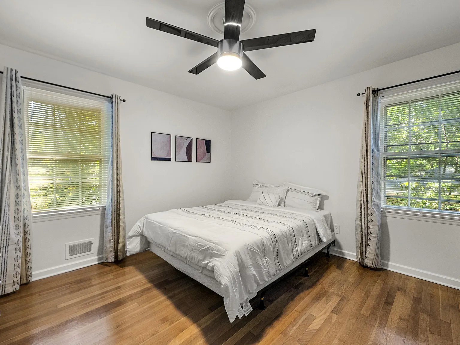 4 bed, 3.0 bath, $910 — Photo 1