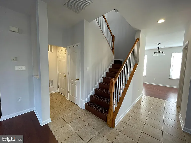 314 Kintyre Ln — Photo 4