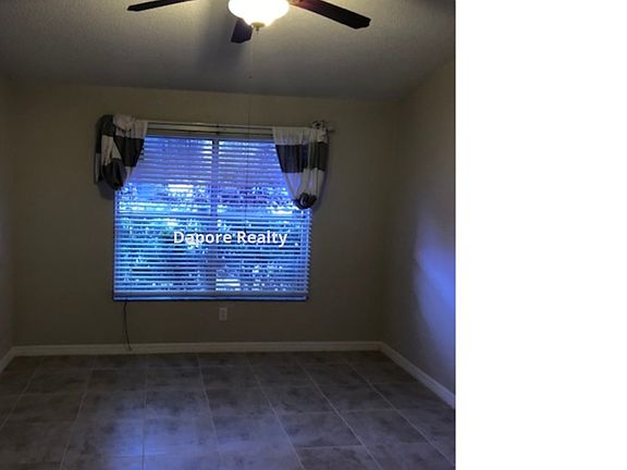 5th image of 206 S Somerset Ct