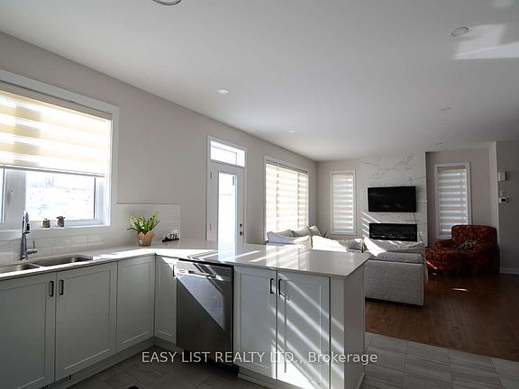 3rd image of 776 Eminence St