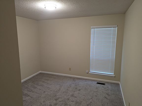 4th image of 909 Hearthridge Ct #A