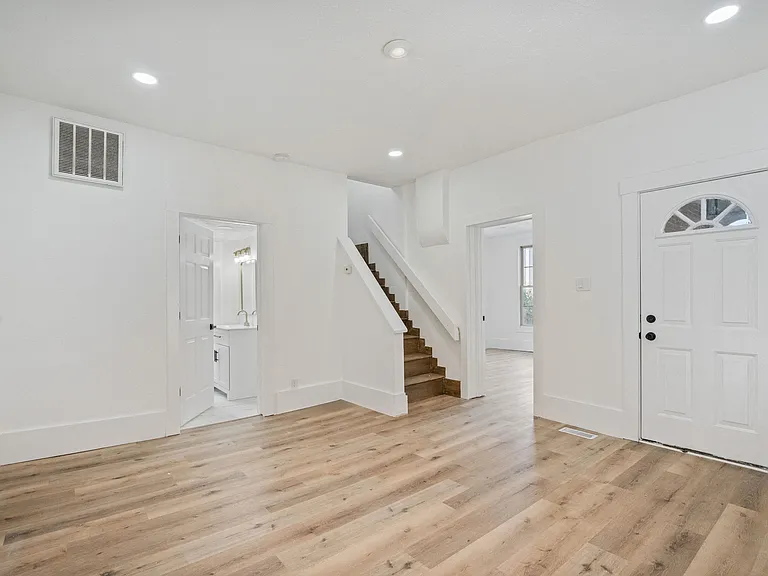 634 S Union St — Photo 2