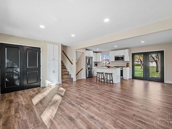 5th image of 430 Meadow Ln