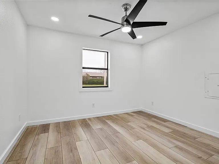 2205 Douglas St — Photo 9