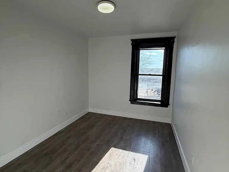 26 Elizabeth Ave #12 — Photo 5