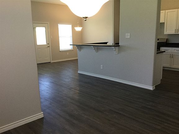 3rd image of 3014 Knightsbridge Ln