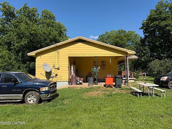2nd image of 716 Revell Rd