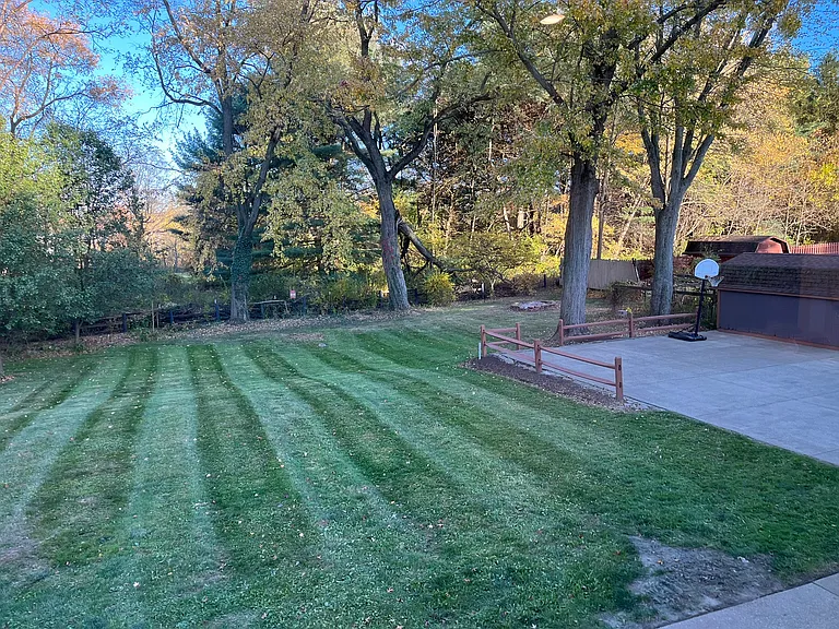 Valley View Dr — Photo 17