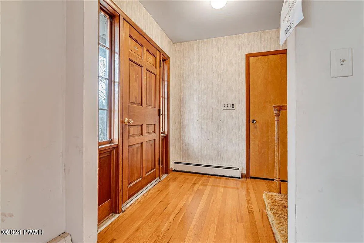 4 bed, 2.0 bath, 1760 sqft, $1,950 — Photo 2