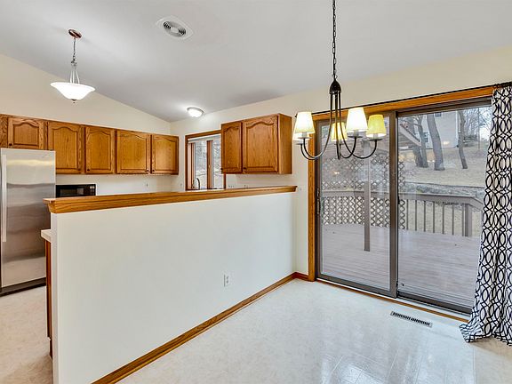 5th image of 6141 Thornebury Dr