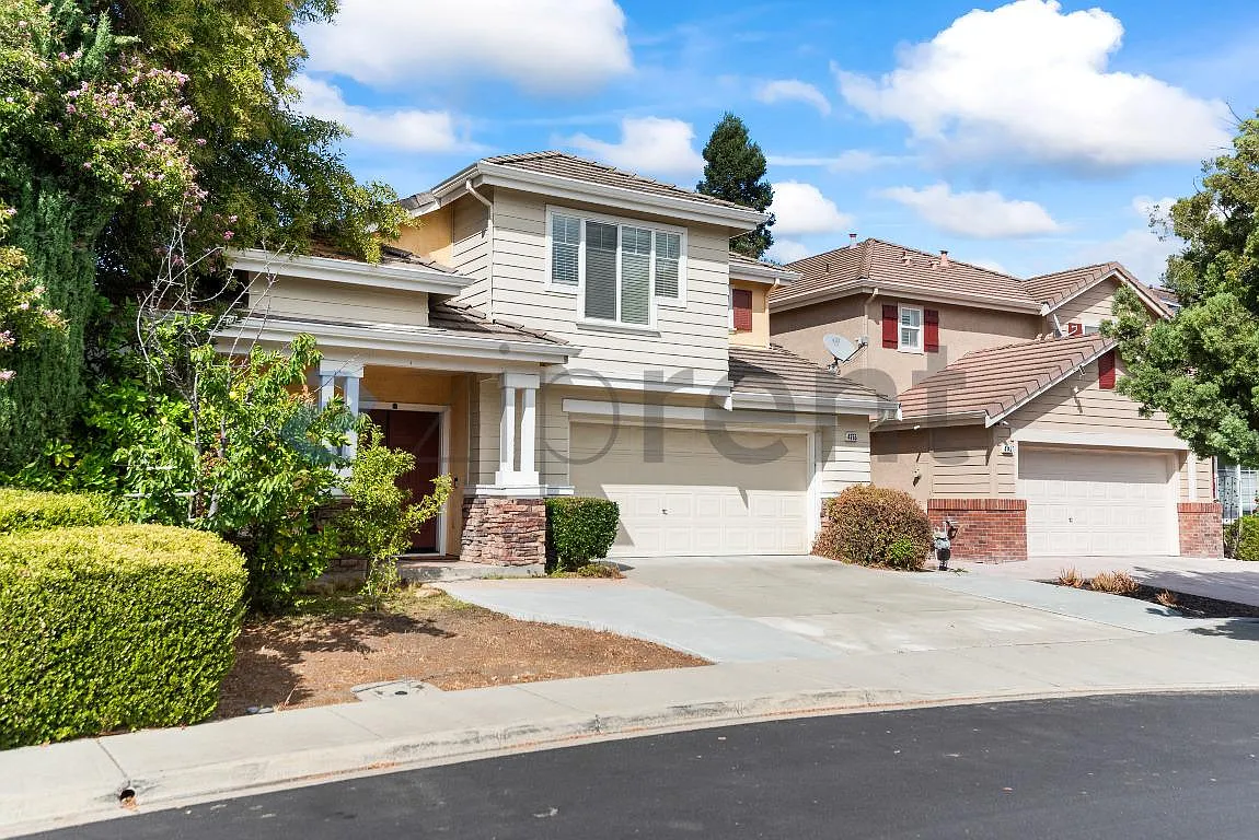 3 bed, 2.5 bath, 1768 sqft, $4,463 — Photo 2