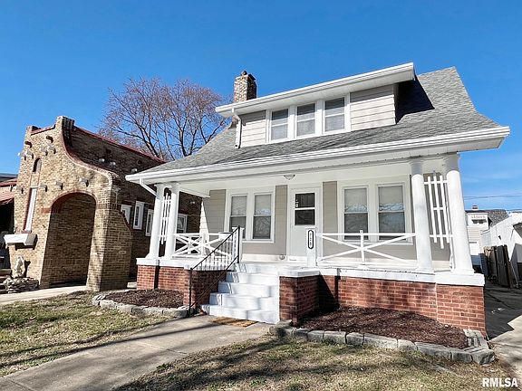 3rd image of 723 W Meadows Pl