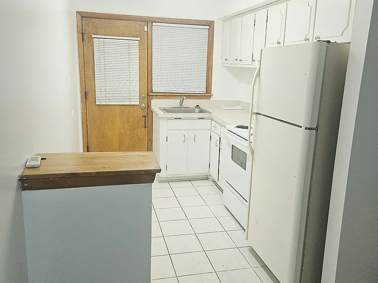 Gregory St — Photo 2