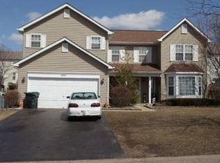 1052 McPhee Dr, Lake In The Hills, IL 60156