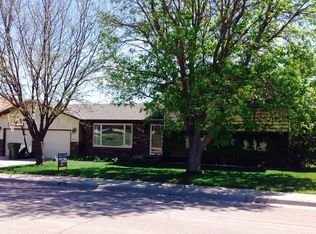 413 Pawnee Dr, Mccook, NE 69001