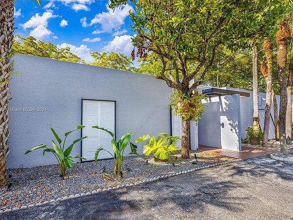 3rd image of 16403 Fox Den Ct #16403