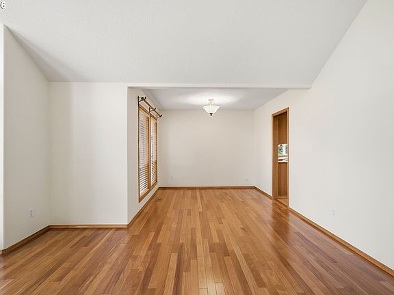 4th image of 455 NW Meadowlark Ct