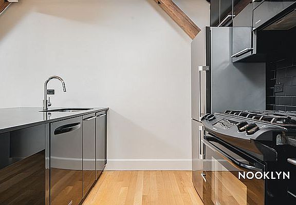 5th image of 487 Keap St APT 406