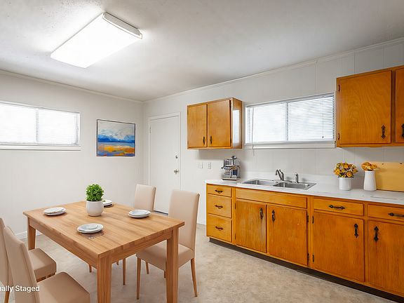 2nd image of 10 Fountain Cir #A