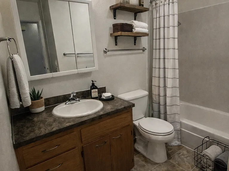 206 E 15th (Rainier) 1 Bed/1 Bath