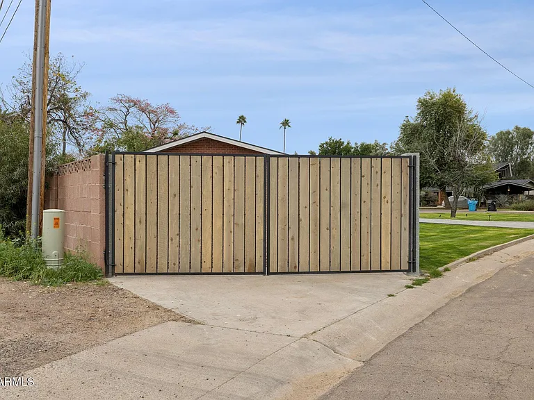1216 W Rovey Ave — Photo 34