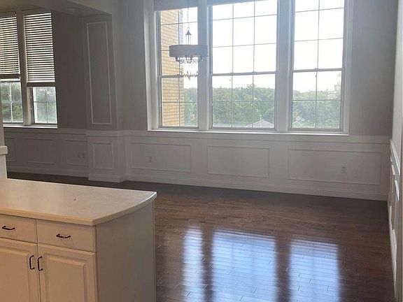 2nd image of 8 Lincoln St APT 202